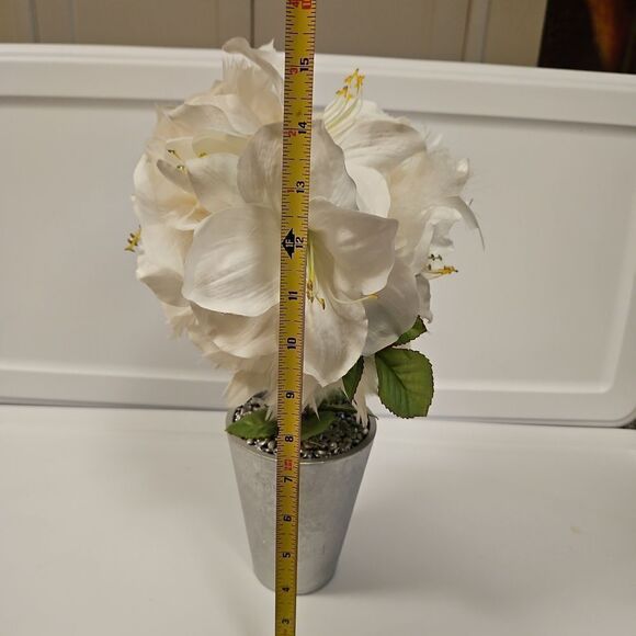 White Flowers and Feathers Floral Accent Decor - Picture 5 of 8